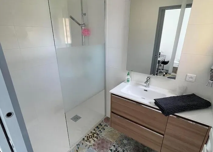 L'atelier Jolie Maison Renovee Proche Cote Sauvage 招待所 莱萨布勒-多洛讷